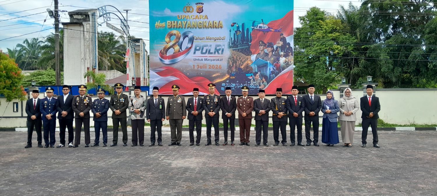 Ketua Mahkamah Syar’iyah Singkil Hadiri Upacara Hari Bhayangkara Ke-80 di Polres Aceh Singkil Ketua Mahkamah Syar’iyah Singkil Hadiri Upacara Hari Bhayangkara Ke-80 di Polres Aceh Singkil