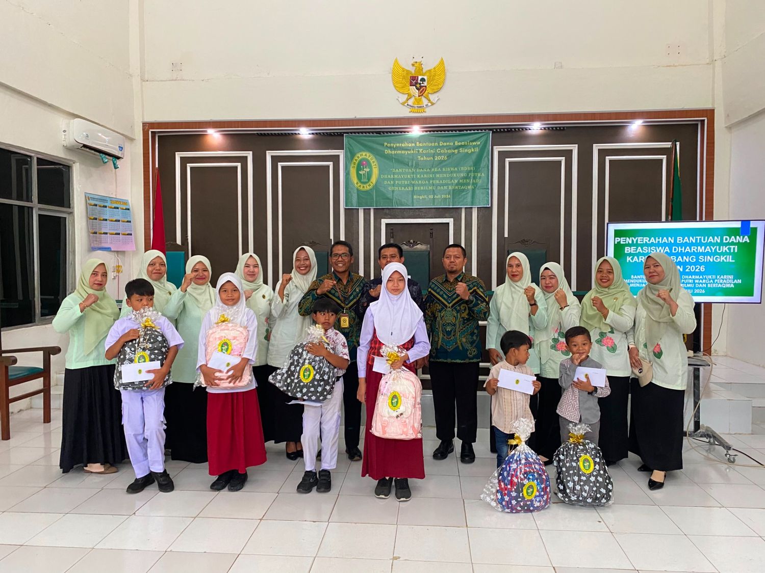 Ketua Mahkamah Syar’iyah Singkil Hadiri Penyerahan BDBS Dharmayukti Karini 2026 di PN Singkil