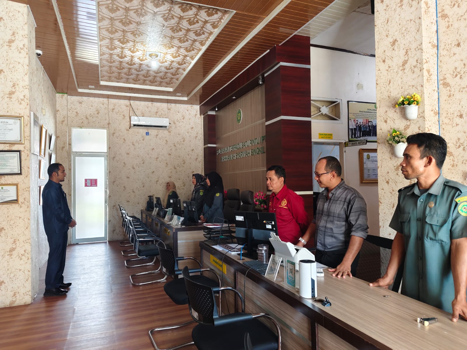 Panitera Mahkamah Syar’iyah Singkil Pimpin Briefing Rutin Petugas PTSP Panitera Mahkamah Syar’iyah Singkil Pimpin Briefing Rutin Petugas PTSP