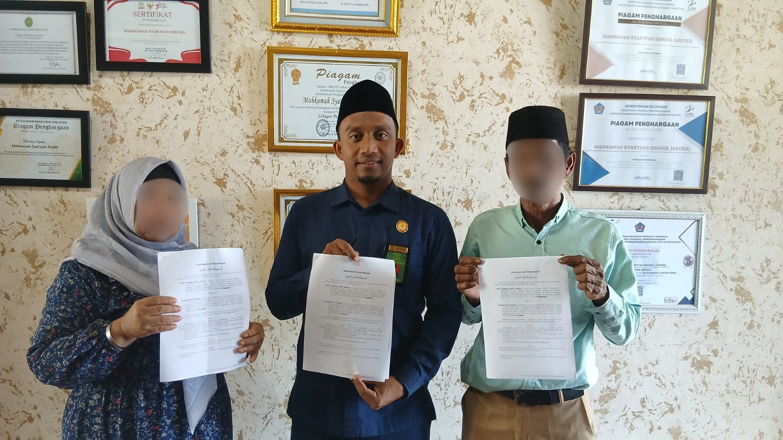 Satu Langkah Menuju Keluarga Sakinah: Mediator Hakim Mahkamah Syar’iyah Singkil Berhasil Damai Perkara Cerai Gugat Satu Langkah Menuju Keluarga Sakinah: Mediator Hakim Mahkamah Syar’iyah Singkil Berhasil Damai Perkara Cerai Gugat